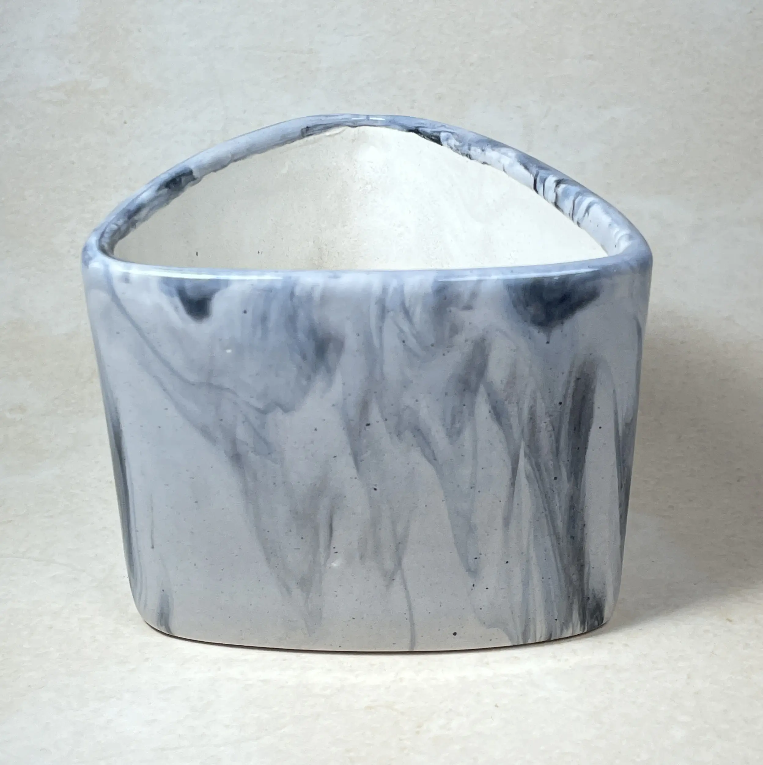 GreyVein Triangle Pot