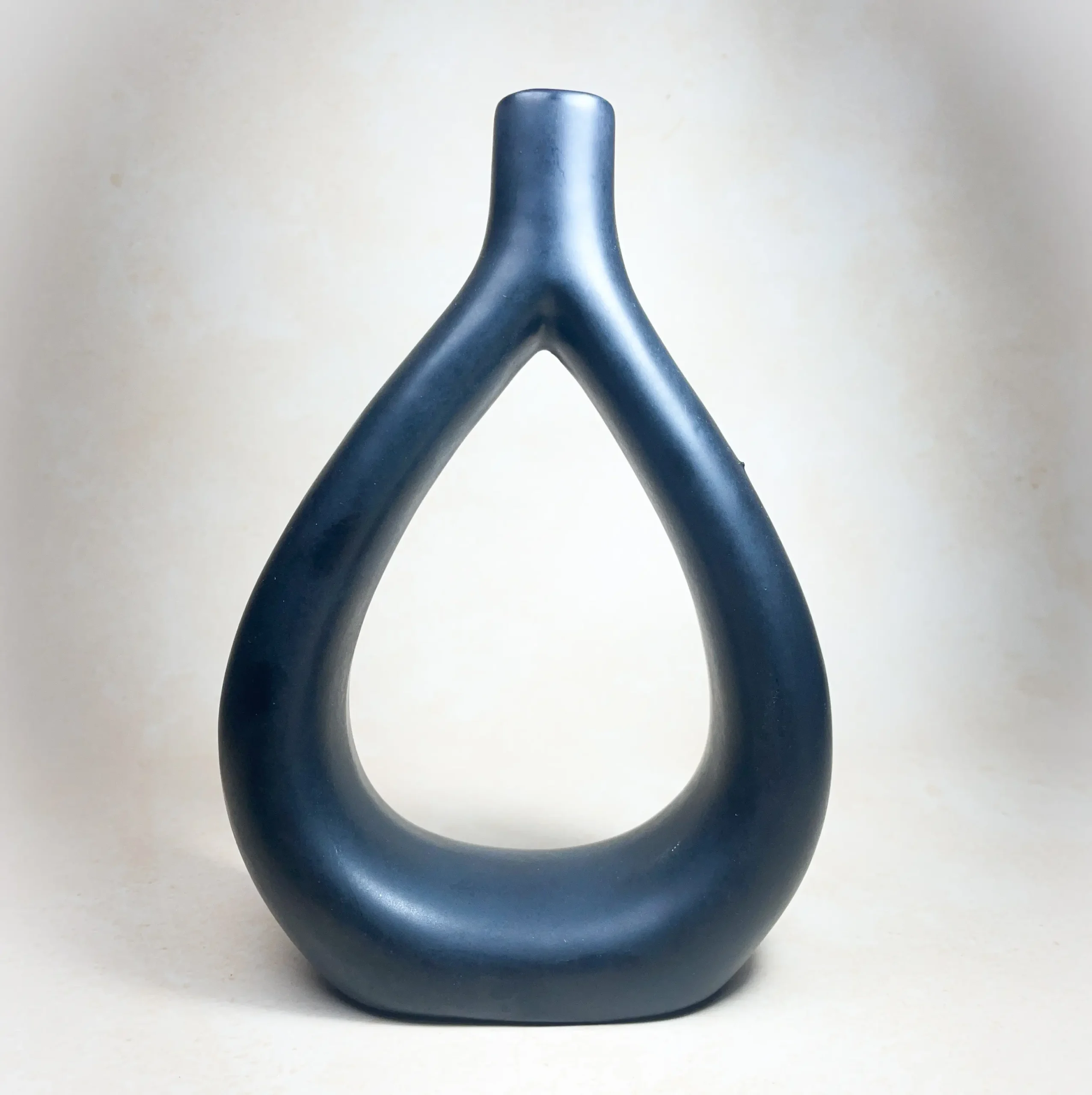 Donut Shape Flower Vase Black Donut Shape Flower Vase Black